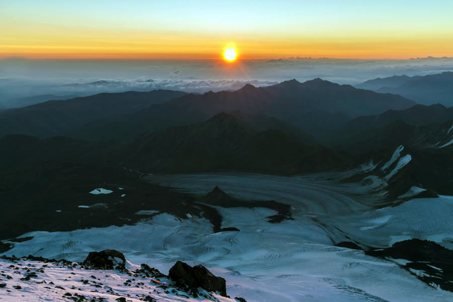 驕傲！山美股份歐洲員工勇攀歐洲第一峰-厄爾布魯士峰