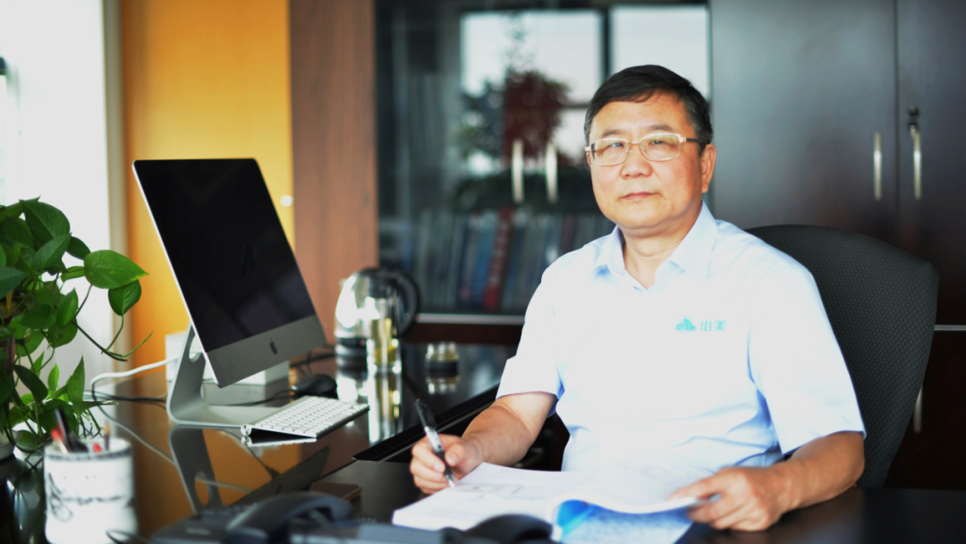 楊安民從業(yè)卅五周年系列報(bào)道--“三十五年磨一劍，山更美，業(yè)更精”專訪