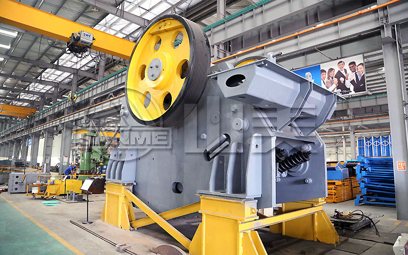 900*1200鄂式破碎機多少錢一臺？產(chǎn)量如何？