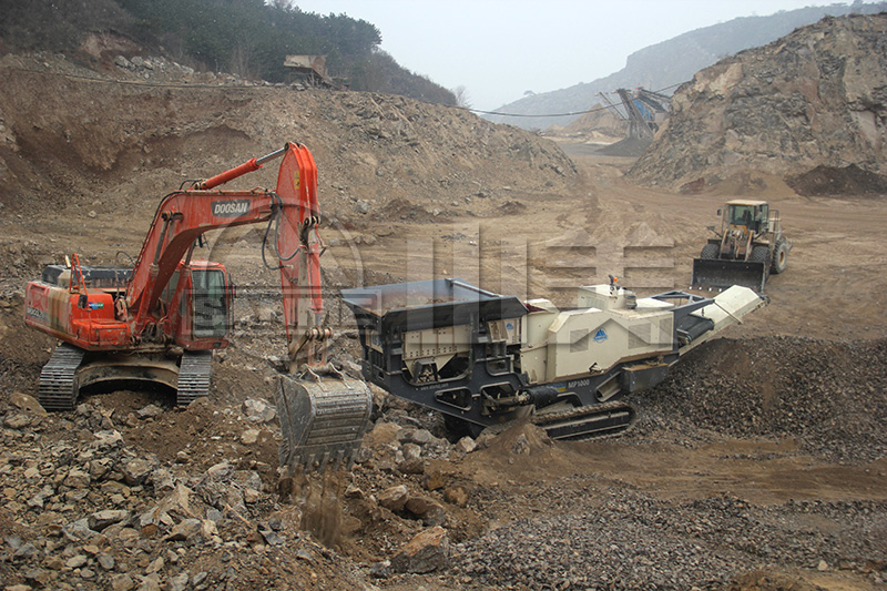 履帶式顎式移動(dòng)破碎站專破堅(jiān)硬、強(qiáng)磨蝕性物料