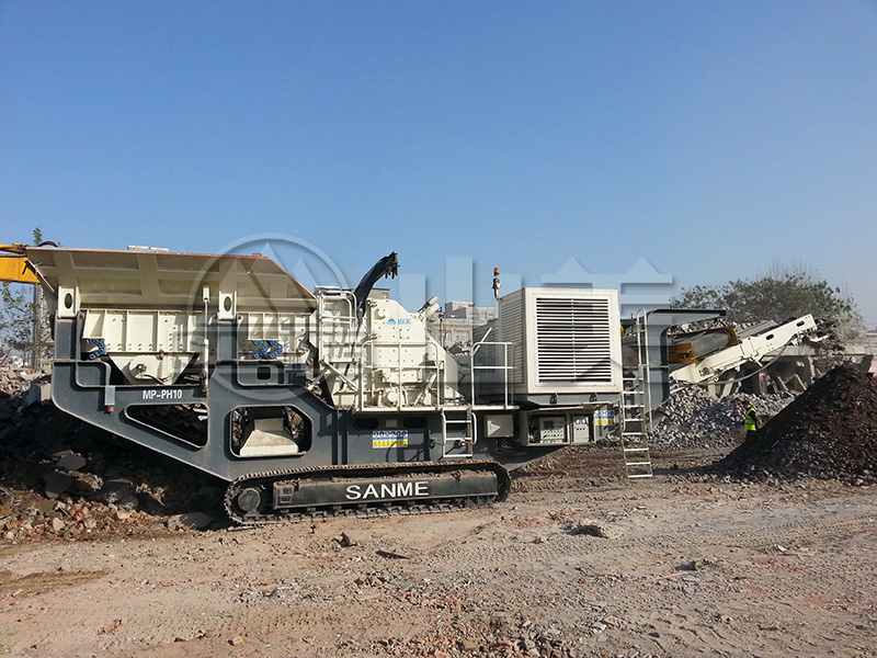 與傳統(tǒng)的固定式破碎機(jī)相比，移動(dòng)破碎站有哪些特點(diǎn)？