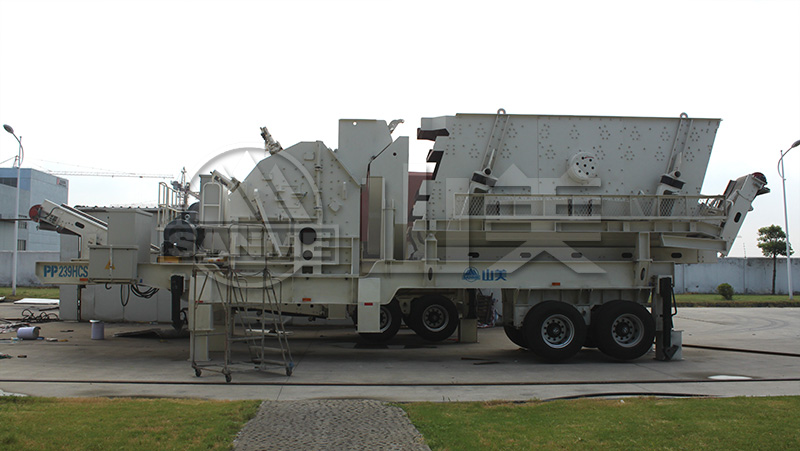 與傳統(tǒng)的固定式破碎機(jī)相比，移動(dòng)破碎站有哪些特點(diǎn)？