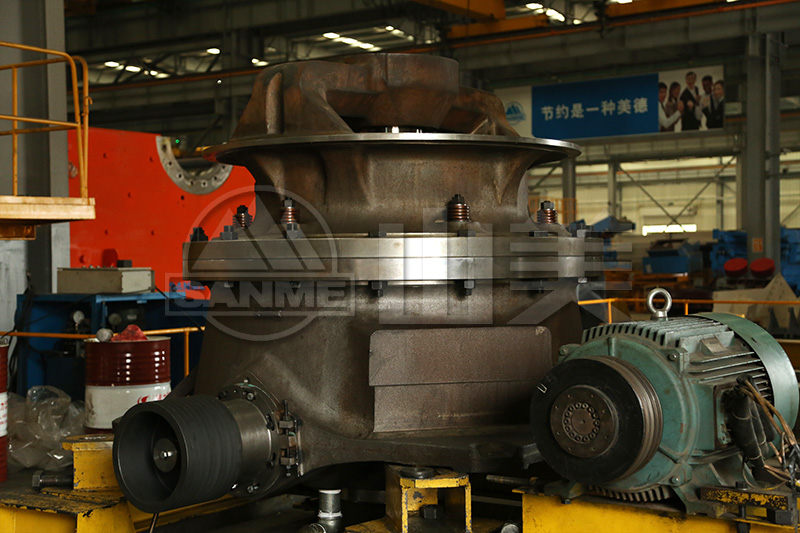 圓錐破碎機(jī)和反擊式破碎機(jī)的具體區(qū)別表現(xiàn)在哪些方面？