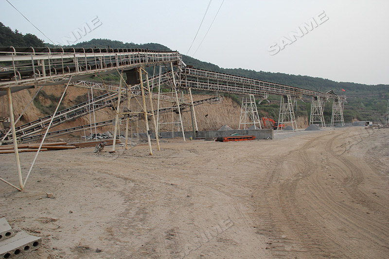 碎石生產(chǎn)線應(yīng)該選擇固定式還是移動(dòng)式？